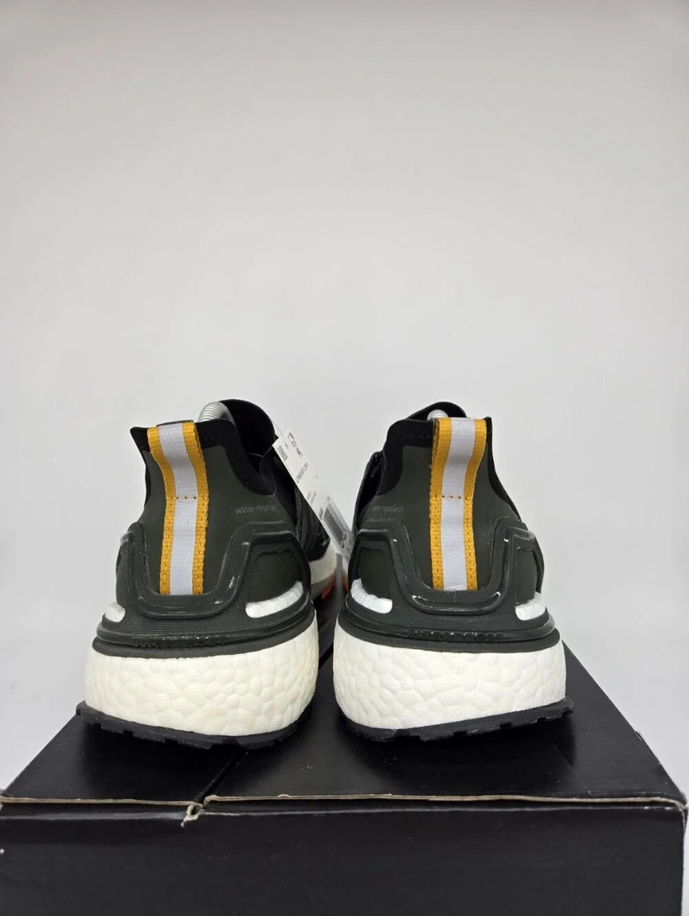 Adidas Men's UltraBoost Cold.RDY Q46488 Black Signal Orange Running Shoes Size 8